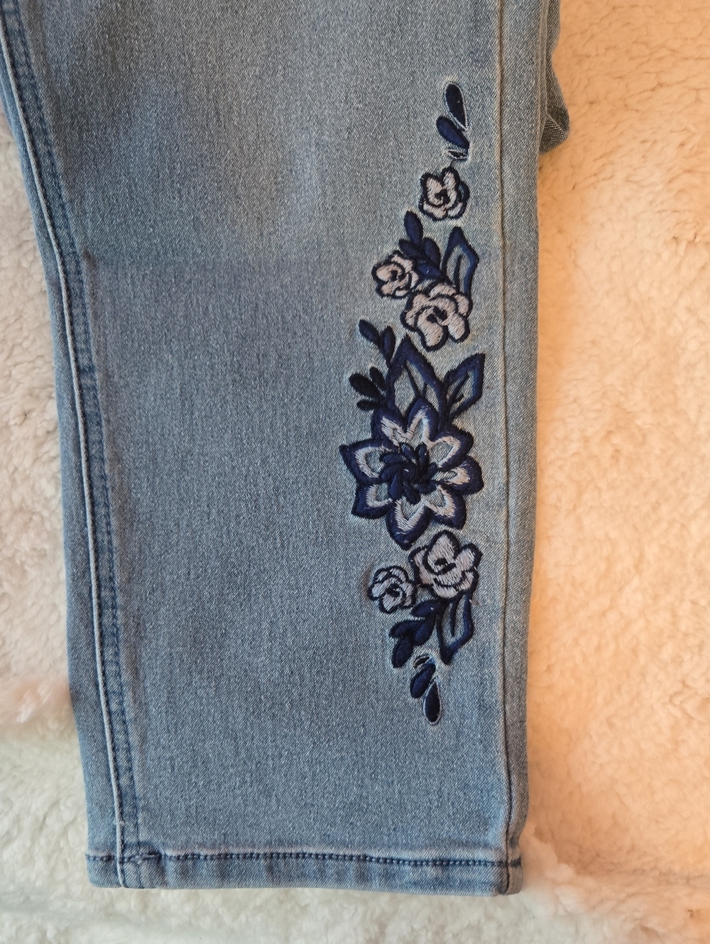 DG2 Virtual Stretch Light Blue Embroidered Floral Women’s Jeans - Picture 2 of 9